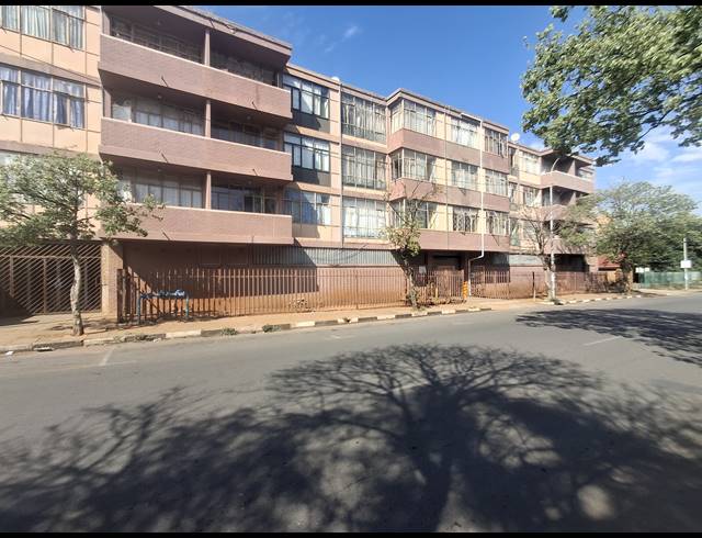 2 BEDROOM APARTMENT FOR SALE IN KEMPTON PARK CENTRAL